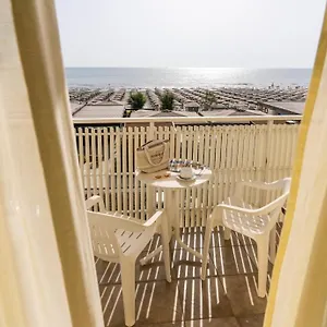 https://hotel-byron-milano-marittima.emilia-romagnahotels.net