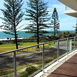 **** Resort Manta Australia